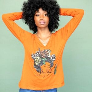 IZZY & LIV WILDFLOWER GODDESS TEE